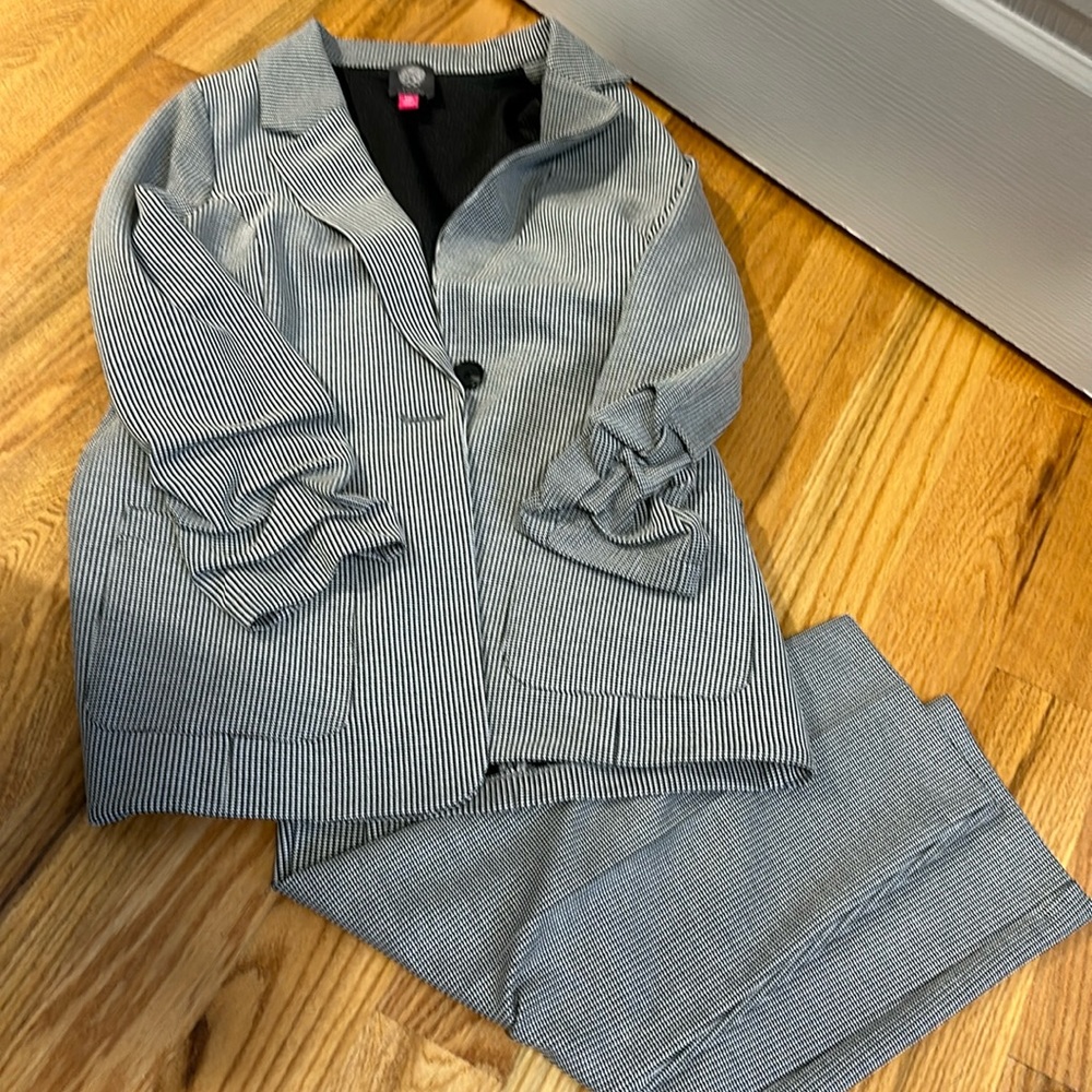 Vince Camuto work suit set 14P